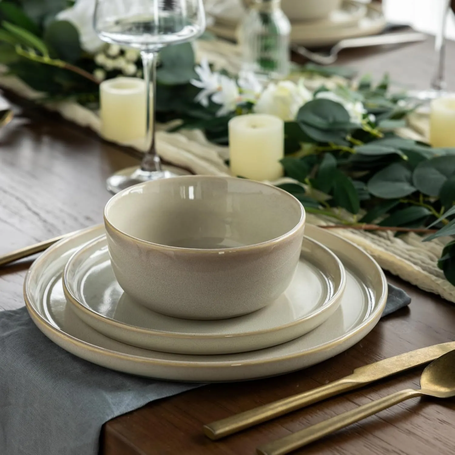 AmorArc Stoneware Dinnerware Sets,Round Reactive Glaze Plates and Bowls Set,Highly Chip and Crack Resistant | Dishwasher & Microwave Safe,Dishes Service for 6 (18pc)