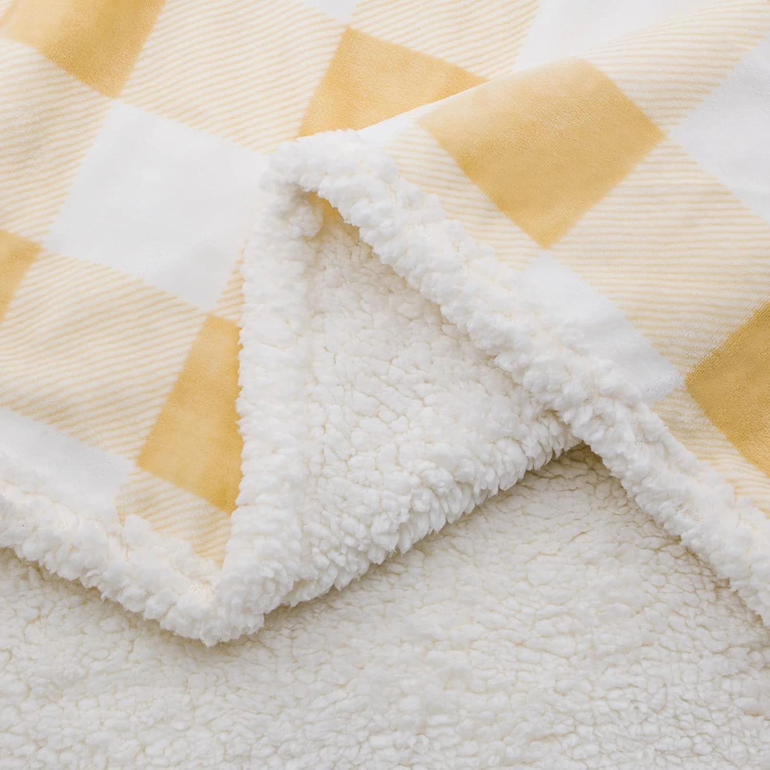 BEAUTEX Sherpa Fleece Throw Blanket, Super Soft Warm Buffalo Plaid Plush Blankets and Throws, Lightweight Cozy Fuzzy Blanket for Couch Sofa Bed (Beige, Throw 50" x 60")