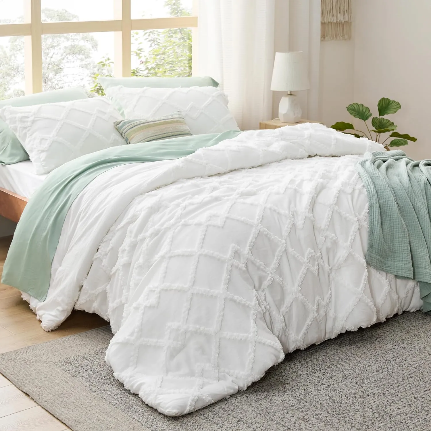 Bedsure Boho Comforter Set Queen - White Tufted Queen Size Comforter, 3 Pieces Farmhouse Shabby Chic Embroidery Bed Set, Soft Fluffy Geometric Pattern Bedding for All Seasons