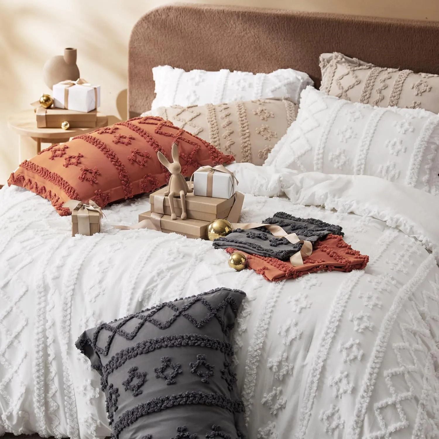 Bedsure Tufted Boho Comforter Set King Size - Bright White Boho Bed Set, GentleSoft™ 3 Pieces Farmhouse Shabby Chic Embroidery Bedding, Gifts for Woman, Soft Jacquard King Comforter for All Seasons