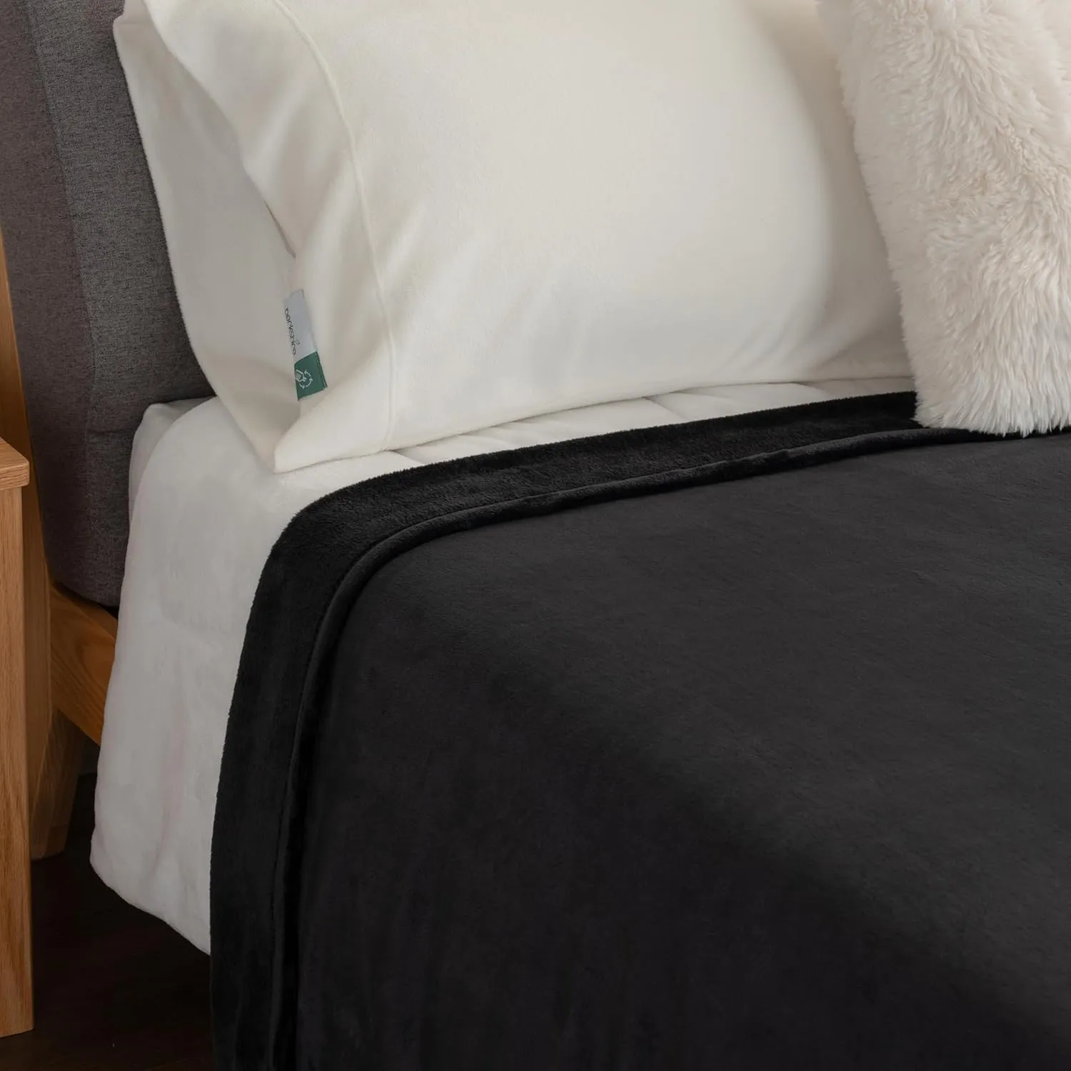 Berkshire Blanket Classic VelvetLoft® Solid Bed Blanket,Queen Size Bed Blanket,Lightweight Soft Fuzzy Plush Blanket for Bed and Couch,Black,90x90 Inches
