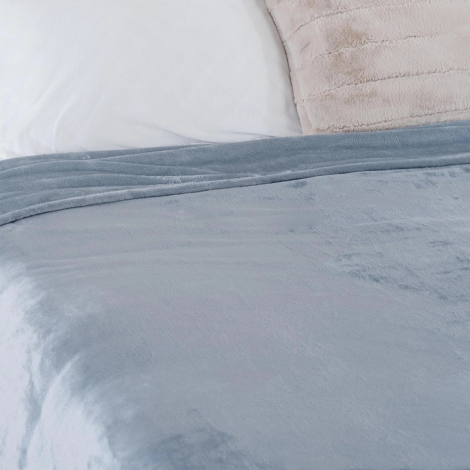 Berkshire Blanket Classic VelvetLoft® Solid Bed Blanket, King Size Bed Blanket, Lightweight Soft Fuzzy Plush Blanket for Bed and Couch, Polar Blue, 90x108 Inches