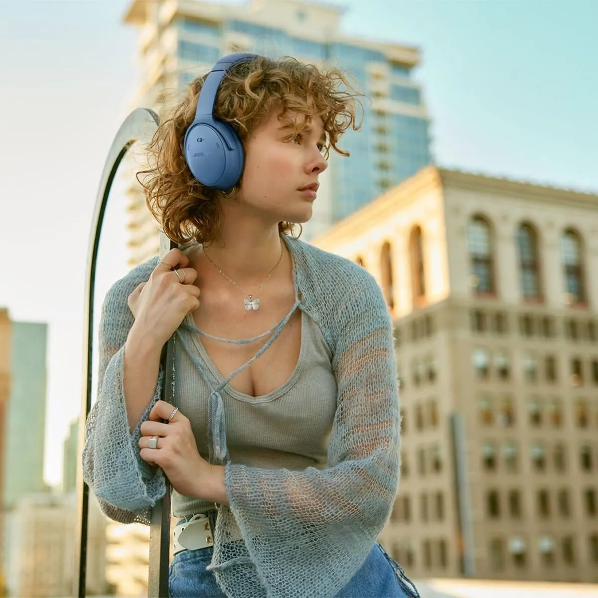 Bose QuietComfort Wireless Noise Cancelling Headphones, Bluetooth Over Ear Headphones Bundle with Green Extreme Wireless Portable Charger, (Blue Dusk)