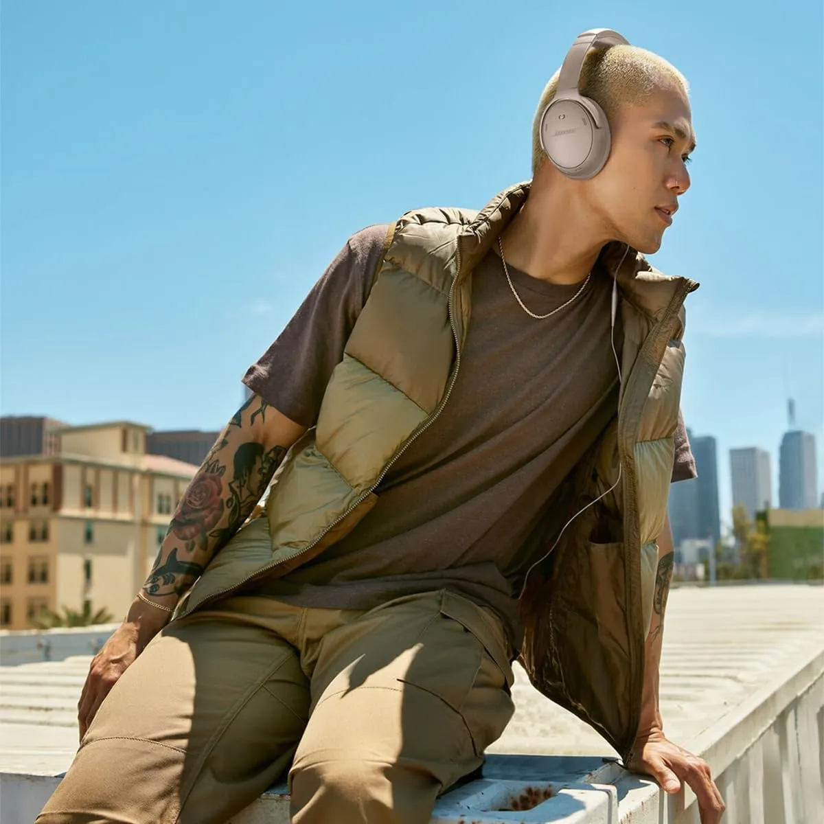 Bose QuietComfort Wireless Noise Cancelling Headphones, Bluetooth Over Ear Headphones Bundle with Green Extreme Wireless Portable Charger, (Sandstone)