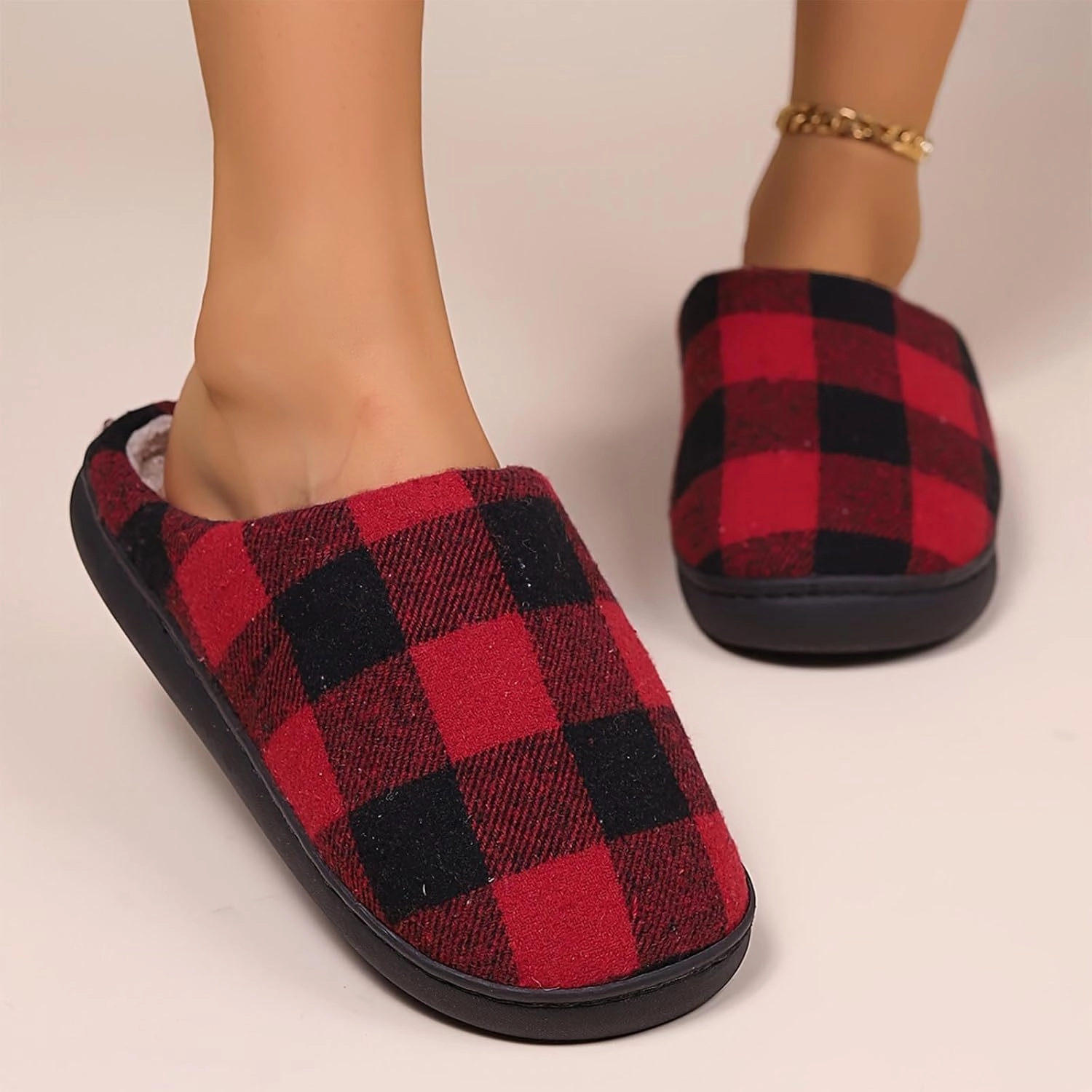 Christmas Slippers For Women Men Checkered Slippers Men's Cozy House Slippers With a Classic Plaid Pattern In Red And Black For Christmas Indoor Outdoor