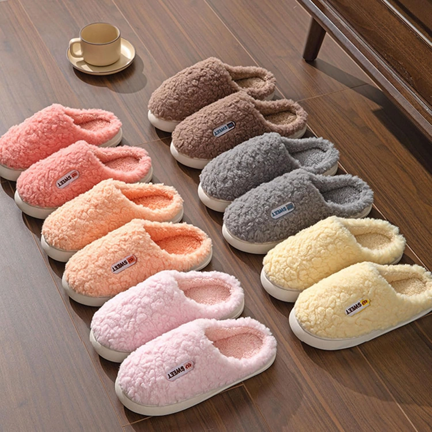 Couples Autumn and Winter Indoor Home Plush Warm Couple Comfortable Soft Soled Plush Cotton Shoes Anti Slip Thick Soled Slippers for Girls and Women Made of Plush