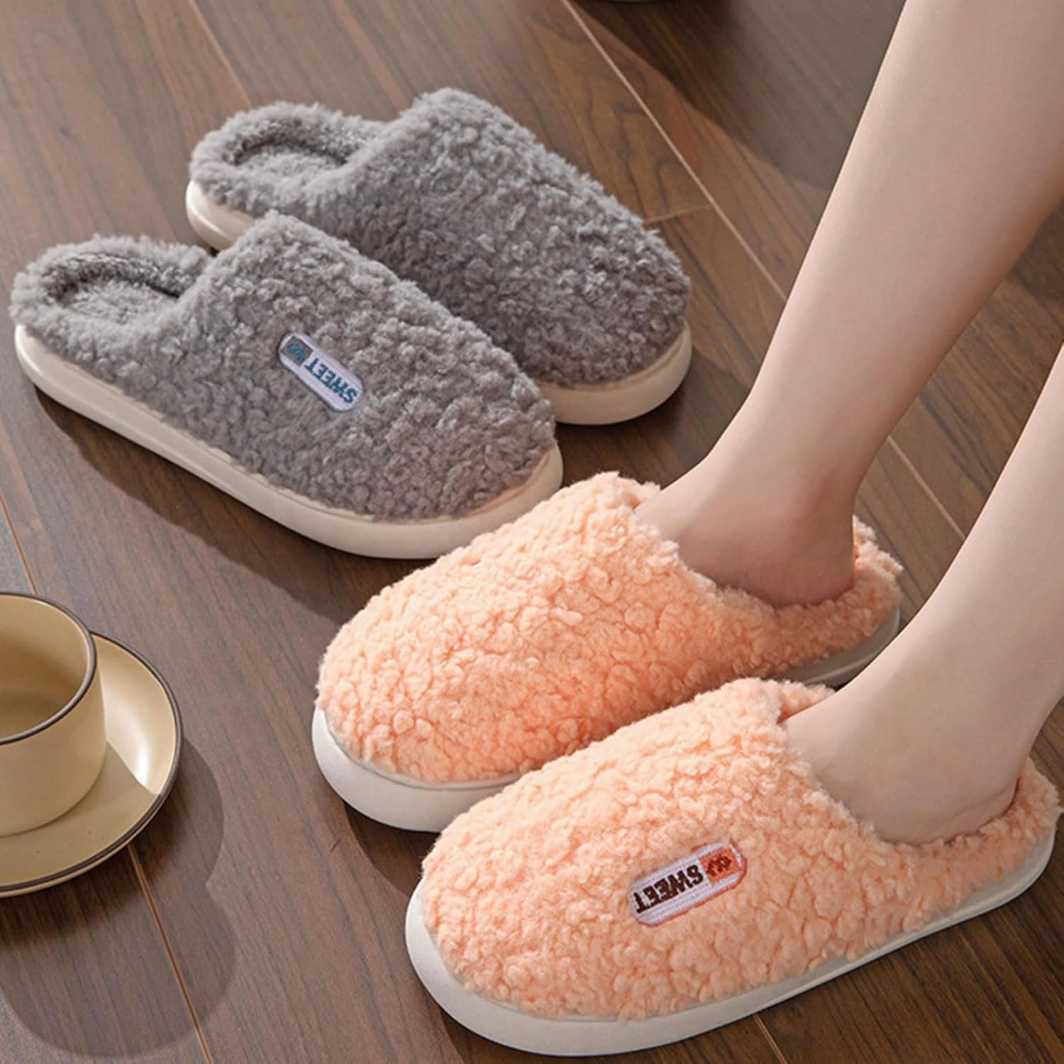Couples Autumn and Winter Indoor Home Plush Warm Couple Comfortable Soft Soled Plush Cotton Shoes Anti Slip Thick Soled Slippers for Girls and Women Made of Plush