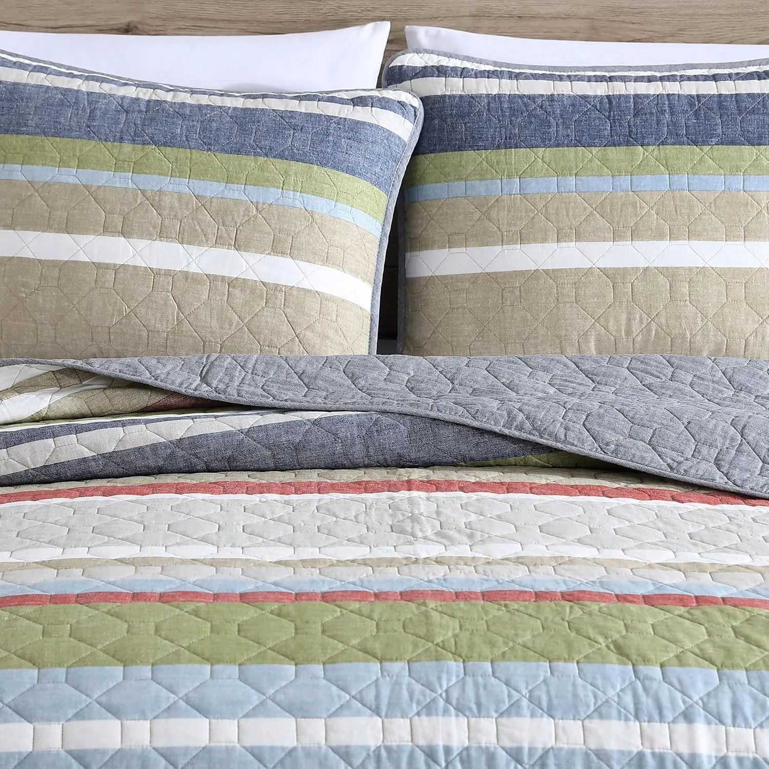 Eddie Bauer - Queen Quilt Set, Cotton Reversible Bedding with Matching Shams, Lightweight Home Decor for All Seasons (Salmon Ladder Multi, Queen)