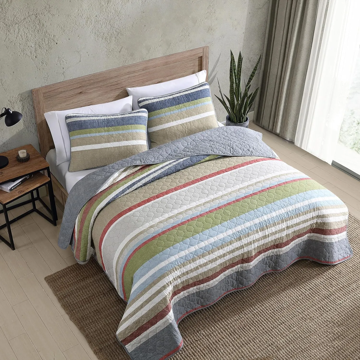 Eddie Bauer - Queen Quilt Set, Cotton Reversible Bedding with Matching Shams, Lightweight Home Decor for All Seasons (Salmon Ladder Multi, Queen)