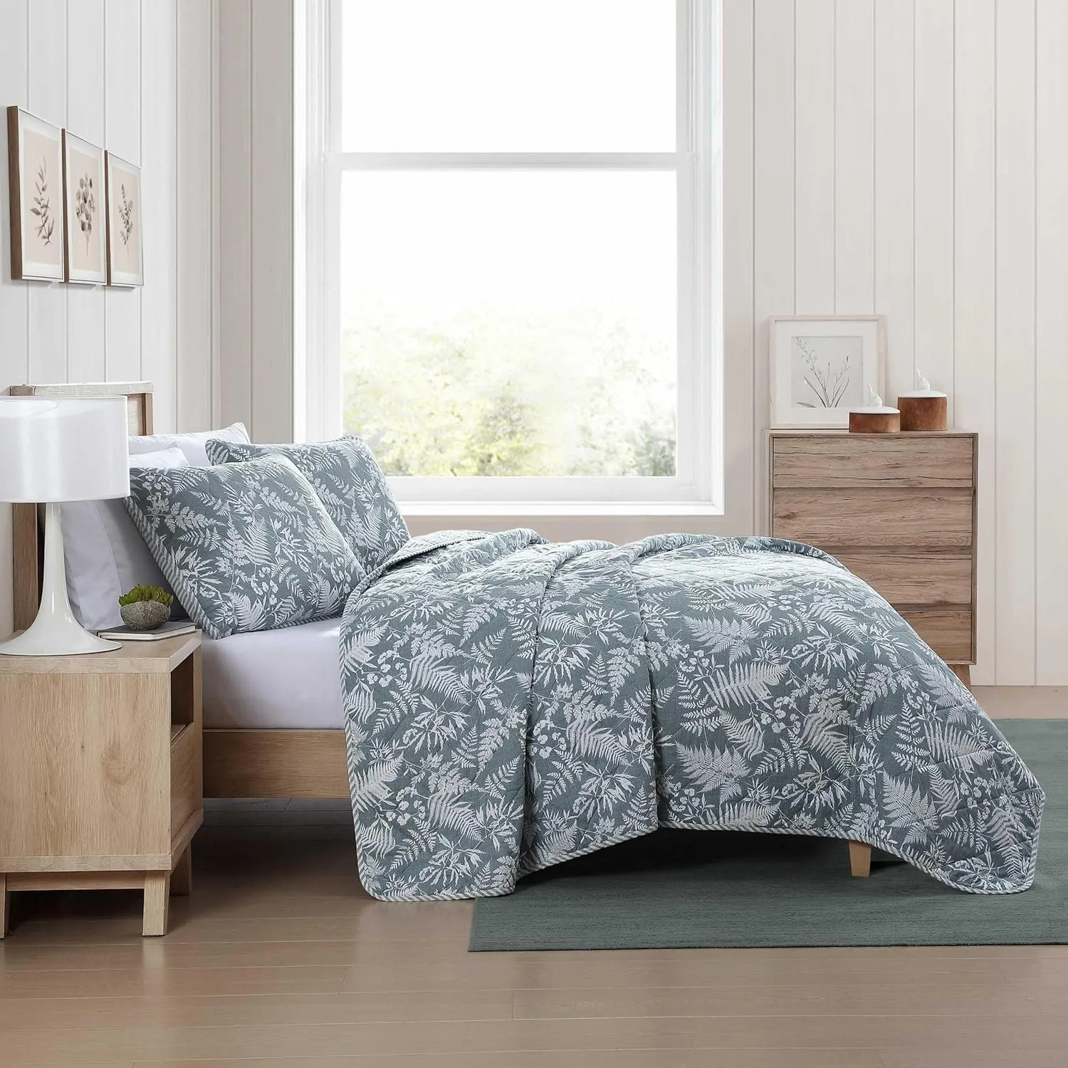 Eddie Bauer - Queen Quilt Set, Reversible Cotton Bedding with Matching Shams, Wildflower Inspired Home Decor with Stripe Reverse (Fern Garden Green, Queen)