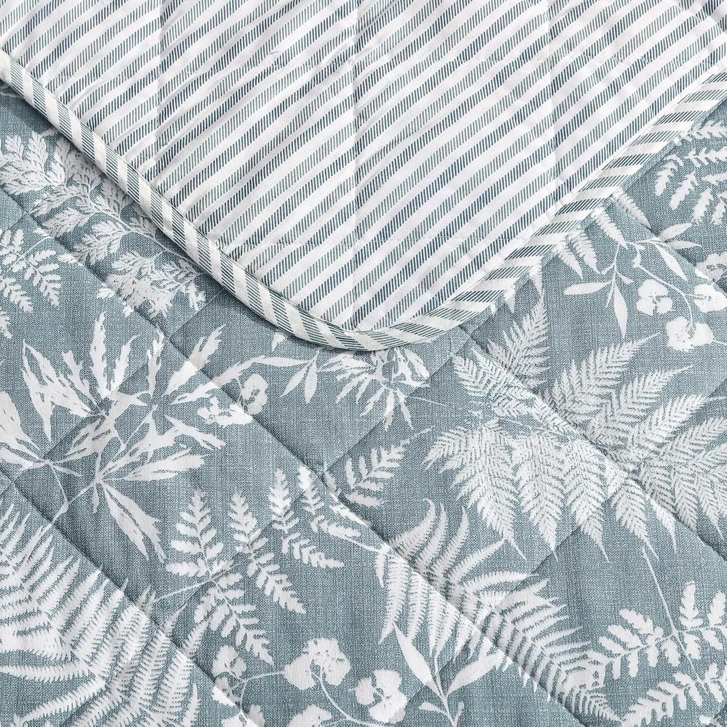 Eddie Bauer - Queen Quilt Set, Reversible Cotton Bedding with Matching Shams, Wildflower Inspired Home Decor with Stripe Reverse (Fern Garden Green, Queen)