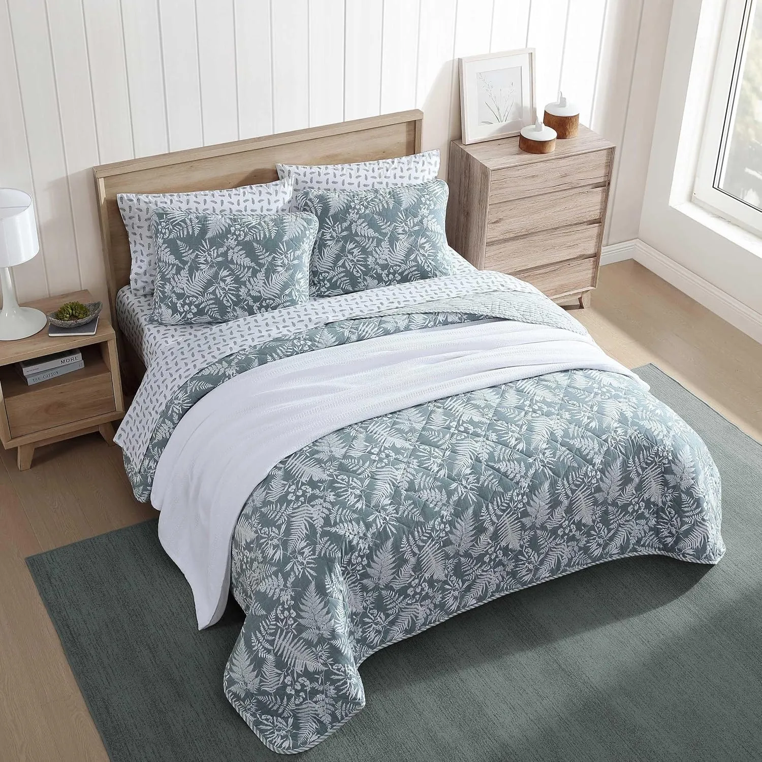 Eddie Bauer - Queen Quilt Set, Reversible Cotton Bedding with Matching Shams, Wildflower Inspired Home Decor with Stripe Reverse (Fern Garden Green, Queen)