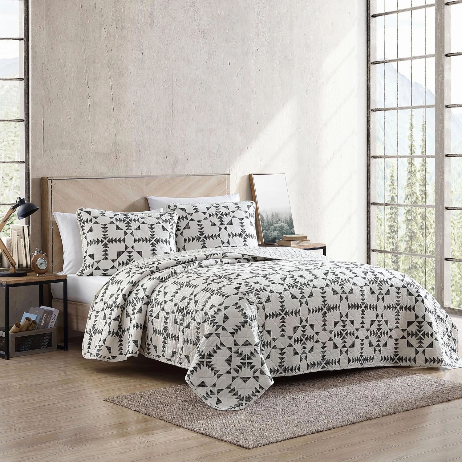 Eddie Bauer - King Quilt Set, Reversible Cotton Bedding with Matching Shams, Lightweight Home Decor for All Seasons (Arrowhead Charcoal, King)