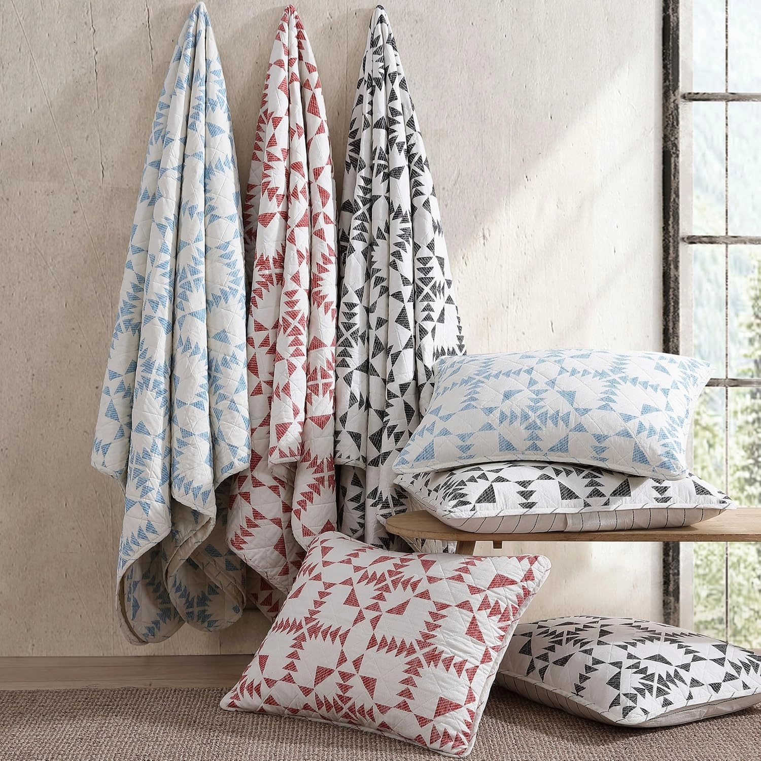 Eddie Bauer - King Quilt Set, Reversible Cotton Bedding with Matching Shams, Lightweight Home Decor for All Seasons (Arrowhead Charcoal, King)