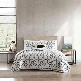 Eddie Bauer - King Quilt Set, Reversible Cotton Bedding with Matching Shams, Lightweight Home Decor for All Seasons (Arrowhead Charcoal, King)