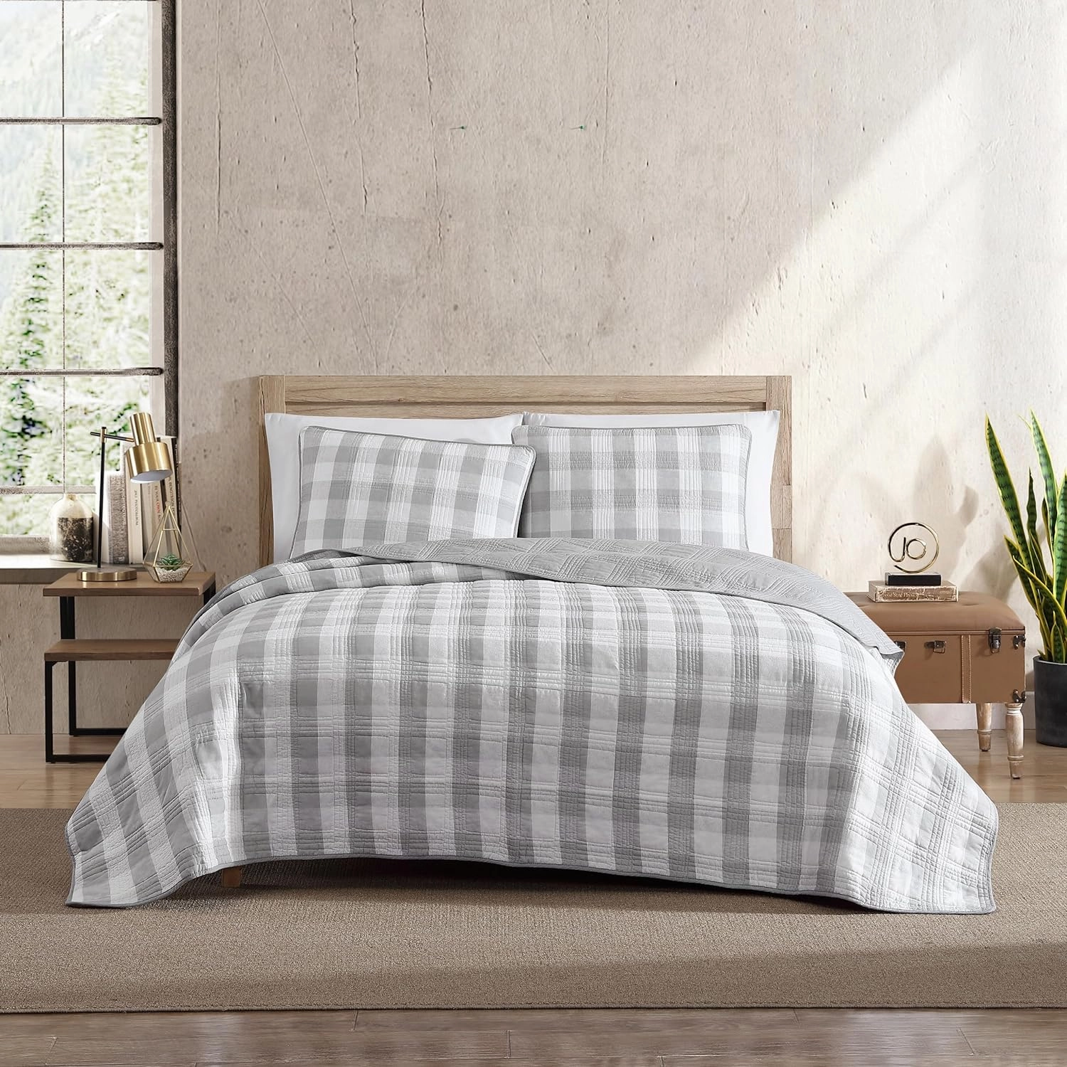 Eddie Bauer- King Quilt Set, Cotton Reversible Bedding with Matching Shams, Home Decor for All Seasons (Lakehouse Plaid Light Grey, King)