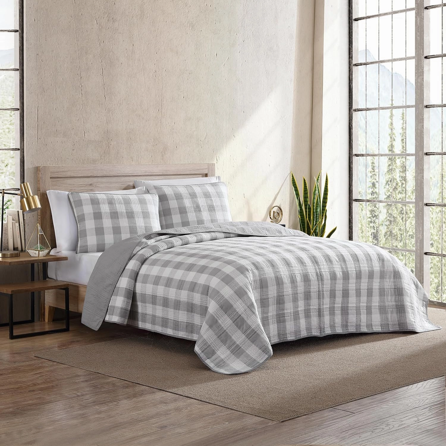 Eddie Bauer- King Quilt Set, Cotton Reversible Bedding with Matching Shams, Home Decor for All Seasons (Lakehouse Plaid Light Grey, King)