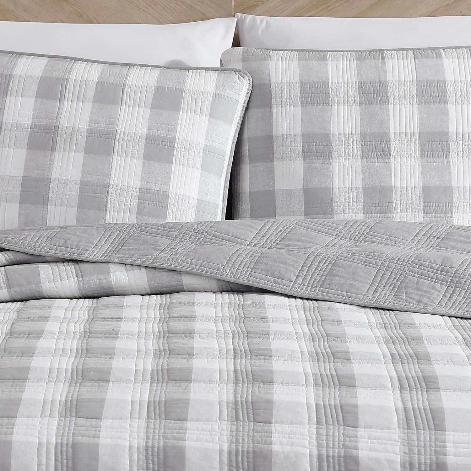 Eddie Bauer- King Quilt Set, Cotton Reversible Bedding with Matching Shams, Home Decor for All Seasons (Lakehouse Plaid Light Grey, King)