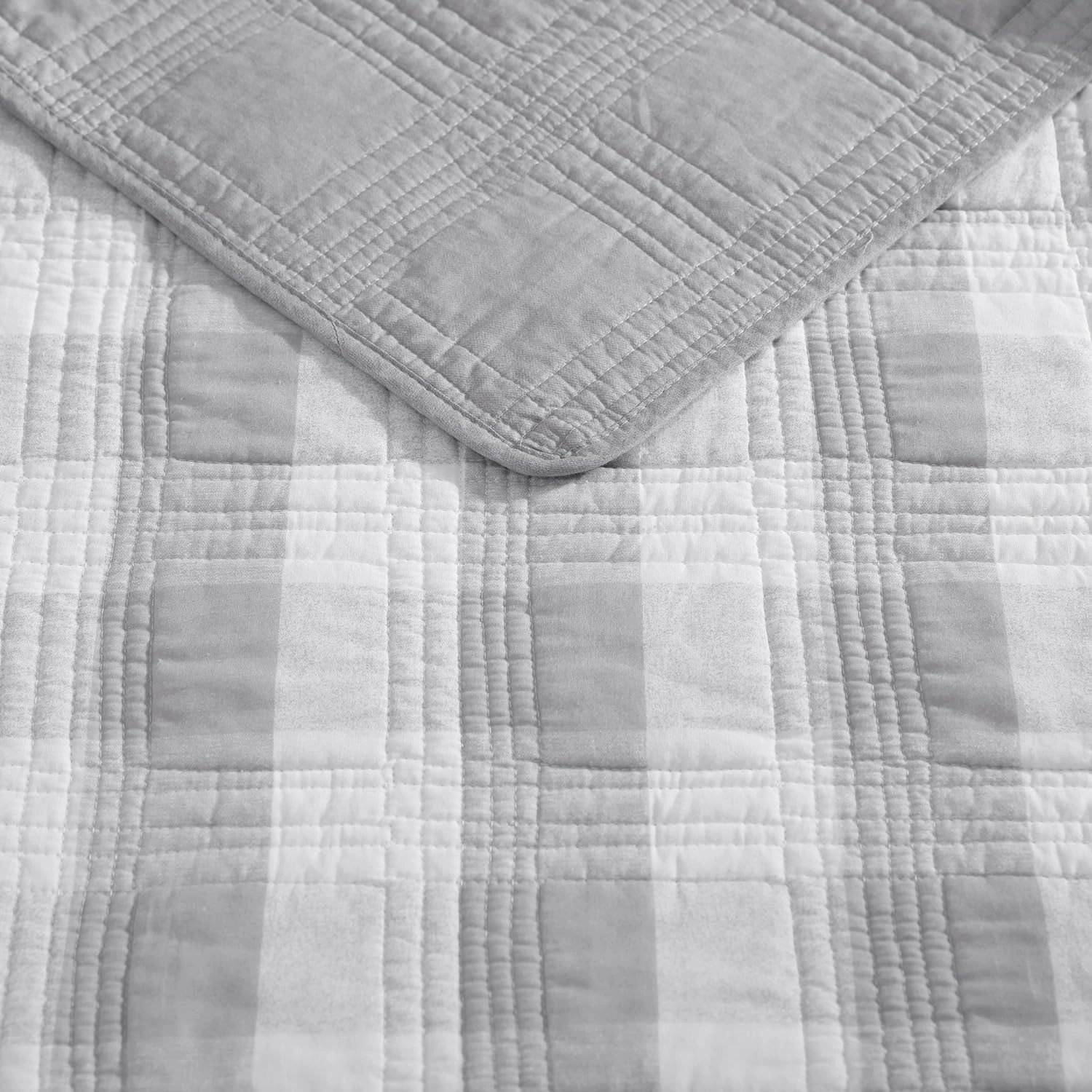 Eddie Bauer- King Quilt Set, Cotton Reversible Bedding with Matching Shams, Home Decor for All Seasons (Lakehouse Plaid Light Grey, King)