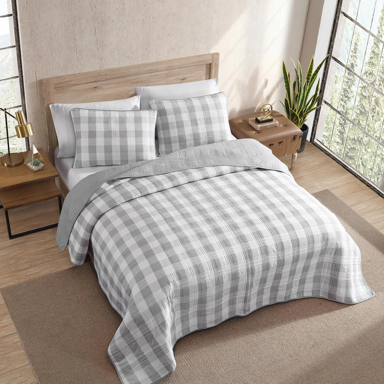 Eddie Bauer- King Quilt Set, Cotton Reversible Bedding with Matching Shams, Home Decor for All Seasons (Lakehouse Plaid Light Grey, King)