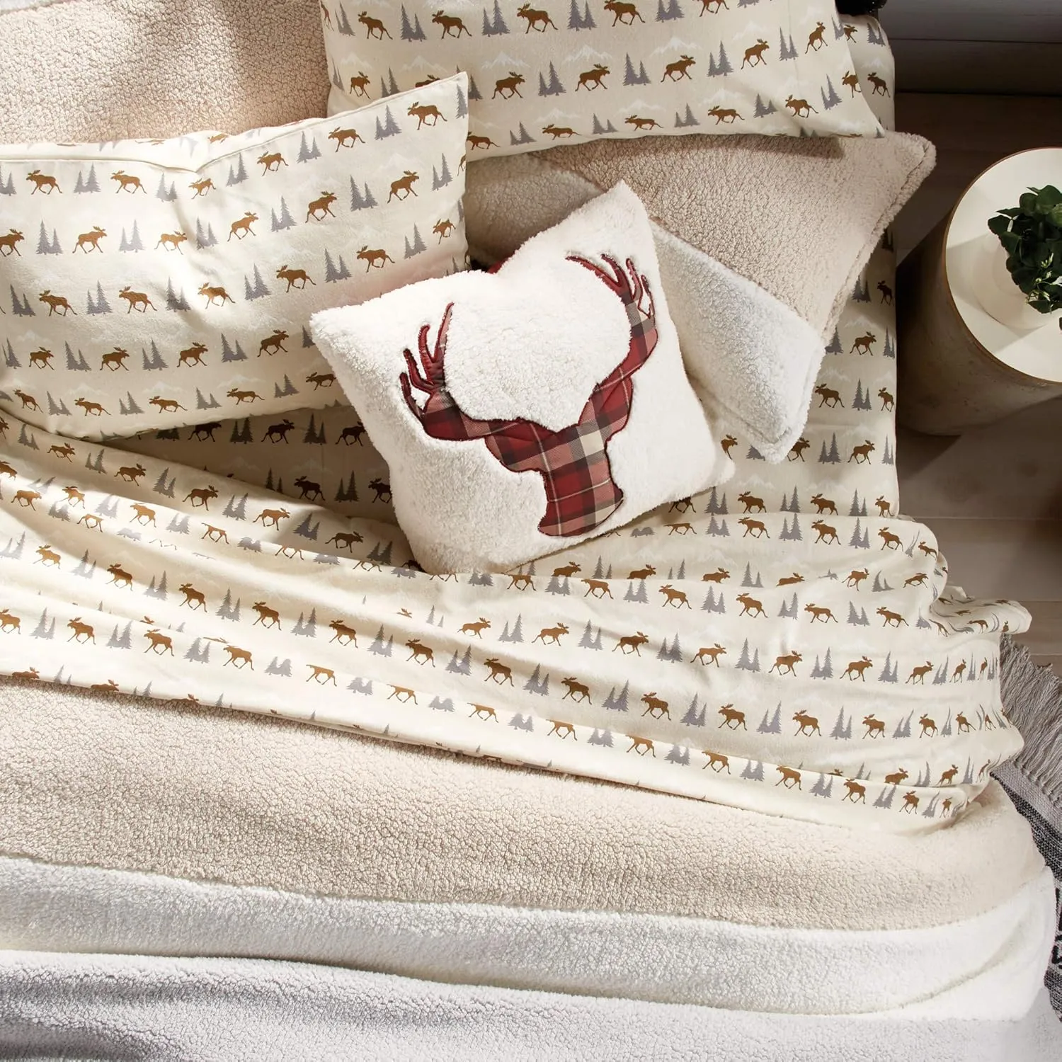 G.H. Bass 3-Piece Sherpa Colorblock Soft Cozy Reversible Microfiber Comforter Bedding Set, Full/Queen, Natural