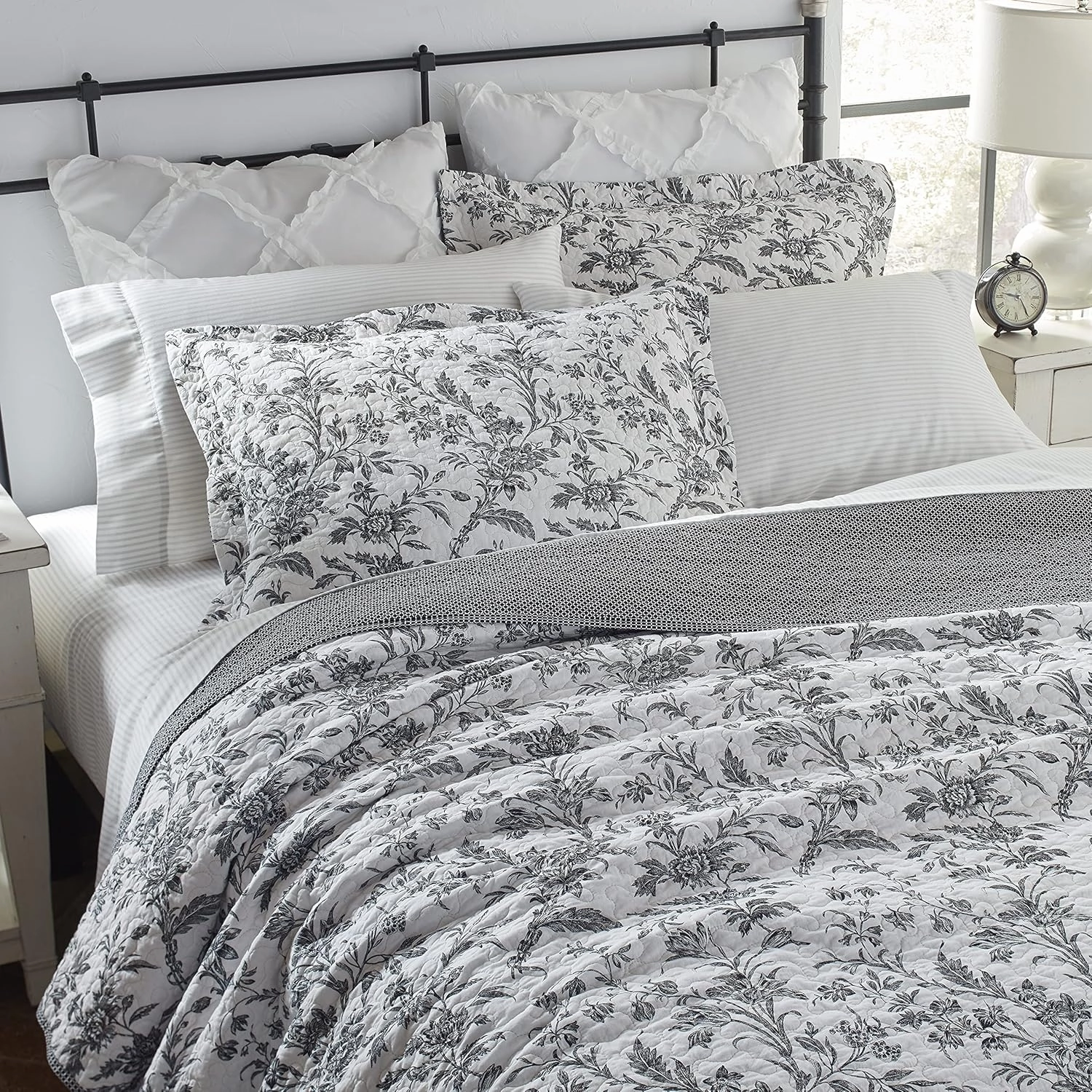 Laura Ashley Home - King Quilt Set, Cotton Reversible Bedding with Matching Shams, Home Decor for All Seasons (Amberley Black, King)