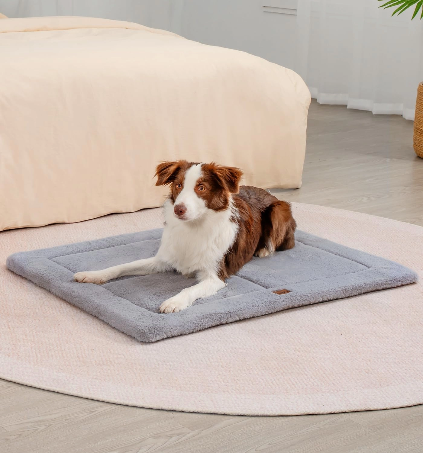 Made4Pets Dog Crate Pad Bed for Large Dogs, Washable & Reversible, Anti-Slip Kennel Mat for Cozy Sleeping, Soft Fluffy Dog Bed for Indoor & Outdoor Use, 41"x29", Gray