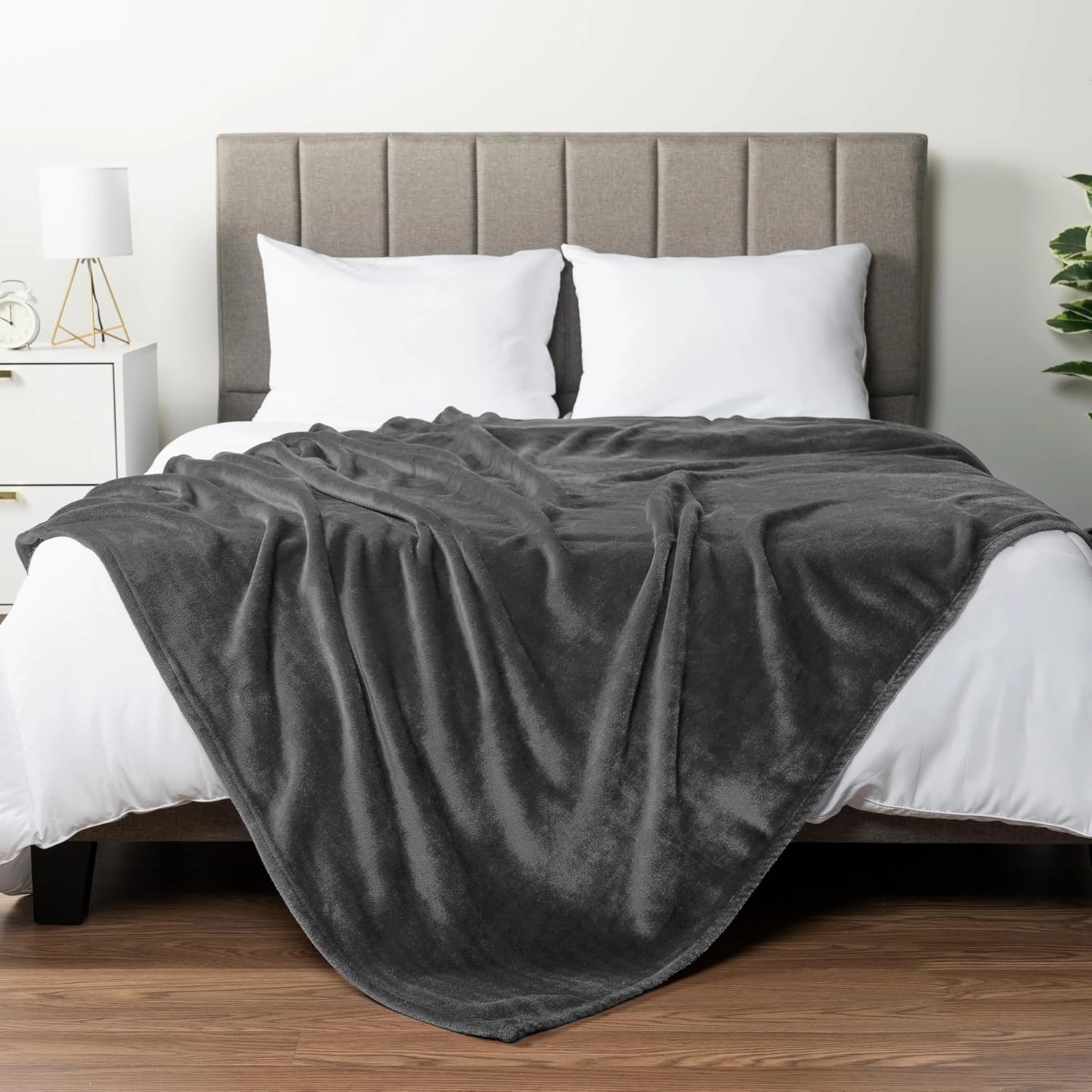 PAVILIA Grey Fleece Throw Blanket for Couch Twin Size, Dark Charcoal Super Soft Fuzzy Flannel Throw for Sofa, Luxury Plush Microfiber Blanket Twin Bed, Home Decorative Velvet Gift Blanket, 60x80
