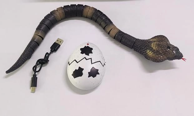 Remote Control Snake Toy, Realistic Fake RC Snake with Infrared Controller Smart Sensing Cat Toy Electric Animal Kids Prank Scary Toys