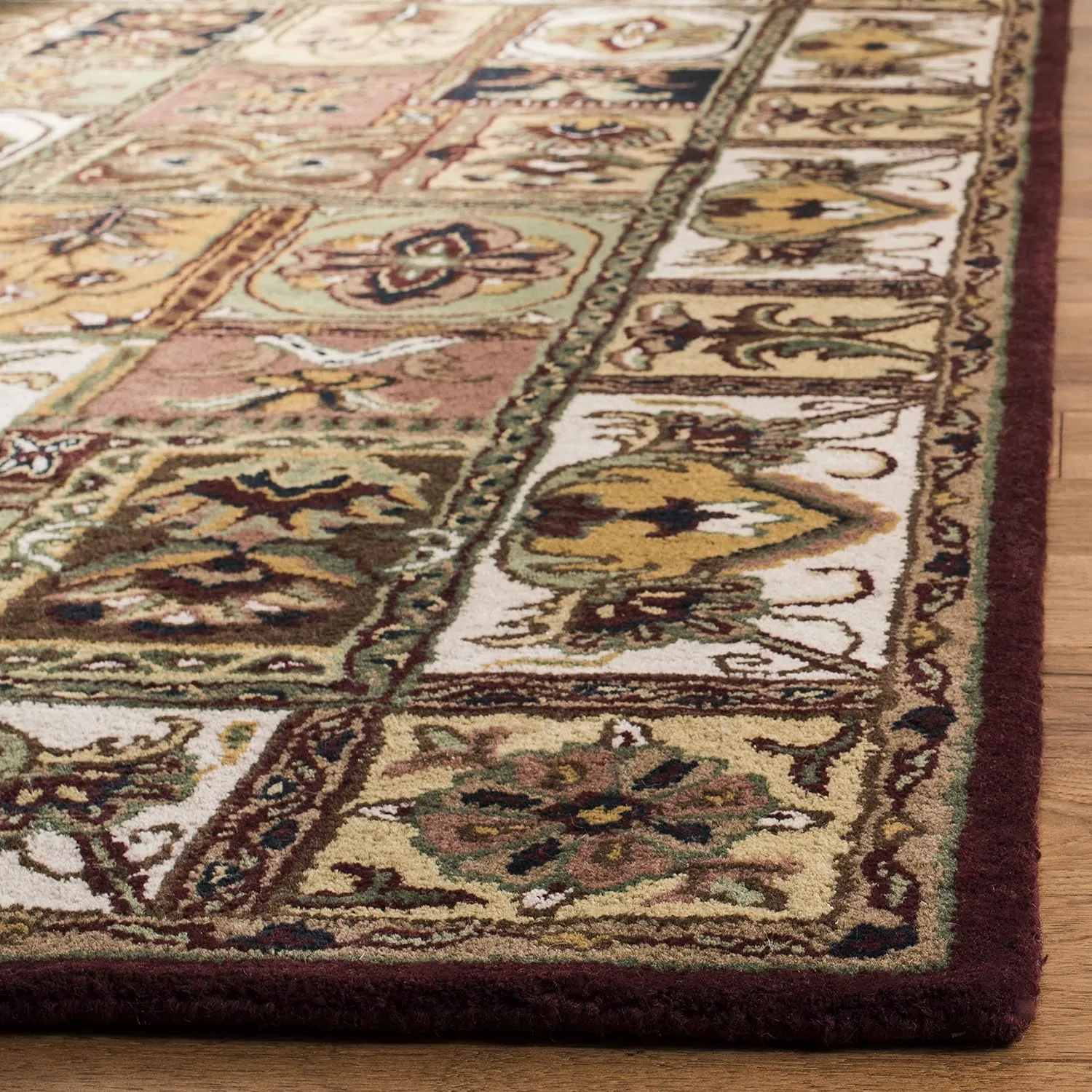 SAFAVIEH Classic Collection 4' x 6' Assorted CL386A Handmade Traditional Oriental Premium Wool Area Rug