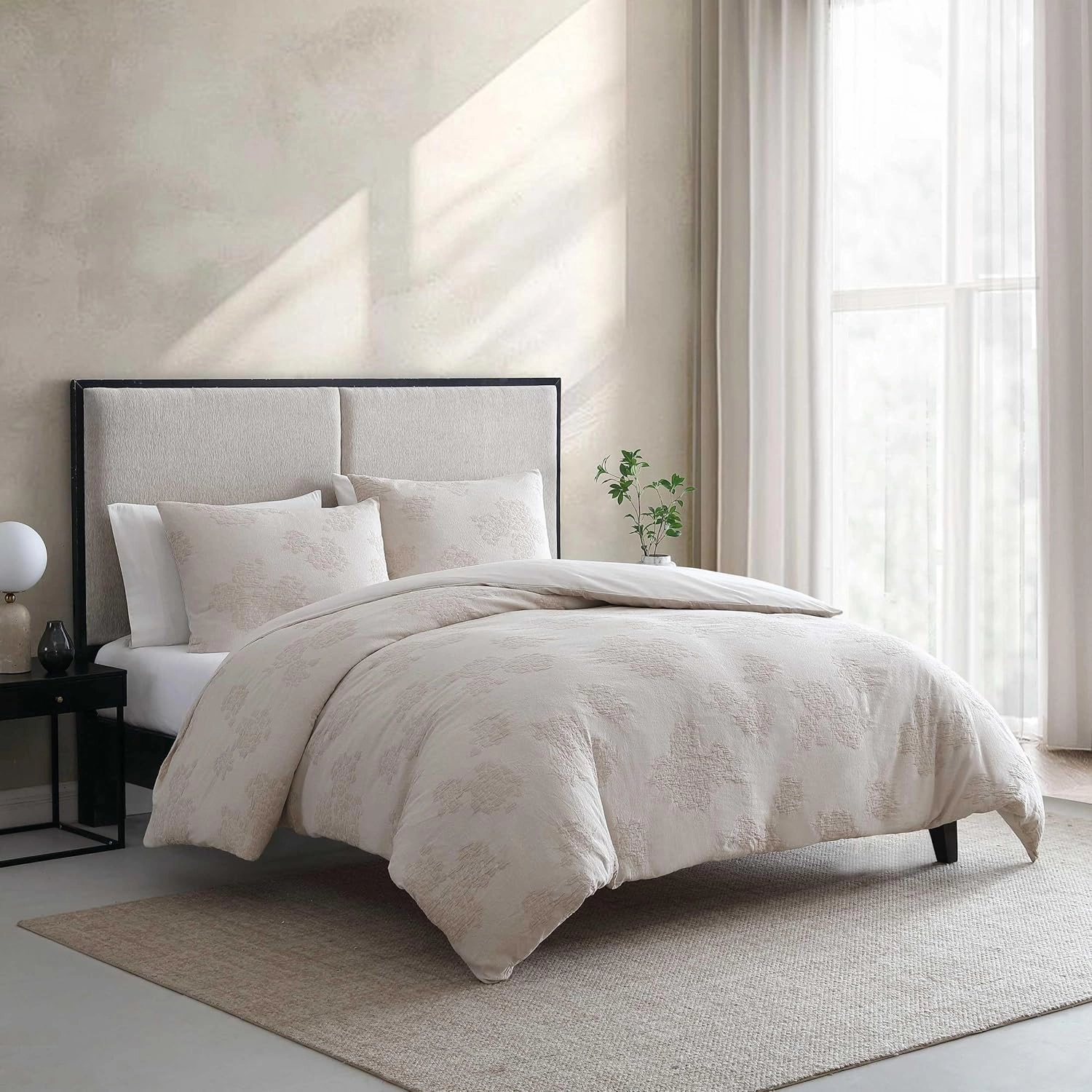 Vera Wang - Duvet Cover Set, Soft Bedding Set with Matching Shams, Delicate Floral Design, Chic Room Essentials (Roses Beige, King)