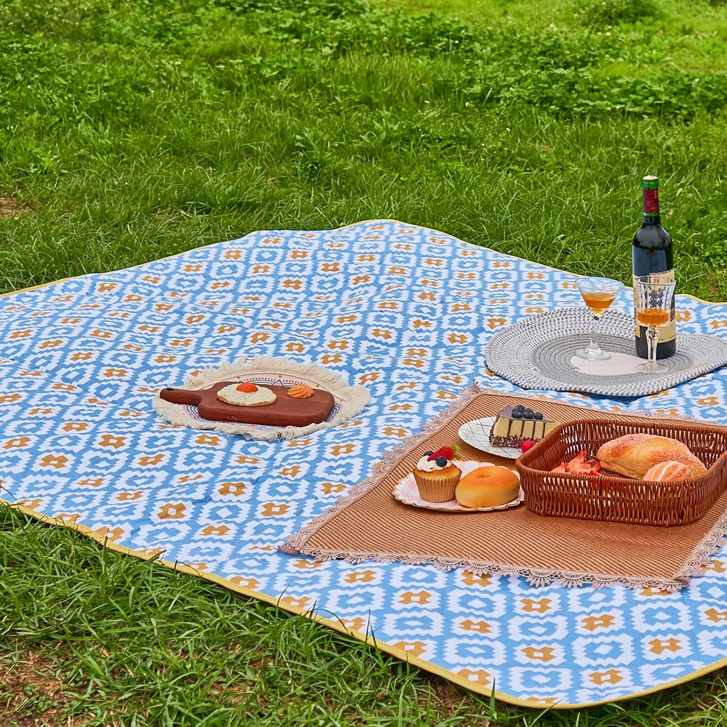 Waterproof Outdoor Blanket with Single Cushion, 80''x80'' Foldable Picnic Blanket with Strap for Park Travel Camping, Sandproof Beach Mat for Family and Friends Machine Washable (Sky Blue)