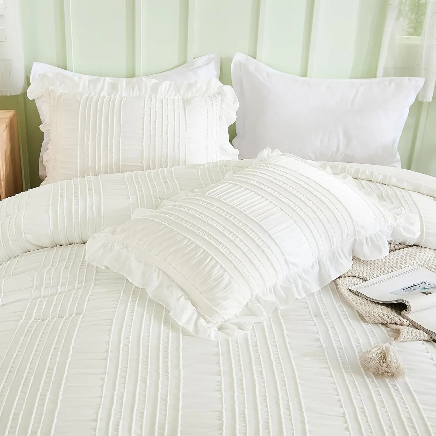 WONGS BEDDING White Queen Comforter Set,Boho Ruffle Comforter for Queen Bed,Soft Seersucker Shabby Chic Bedding Set with 1 Comforter,2 Tufted Pillowcases 90"×90"